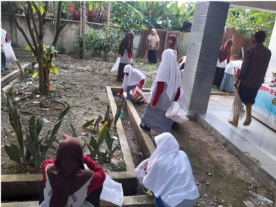 GOTONG ROYONG MENCIPTAKAN APOTEK HIDUP