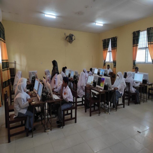 Pelajar MAN 2 Langsa Ikuti Ujian Semester Ganjil Via Google Form