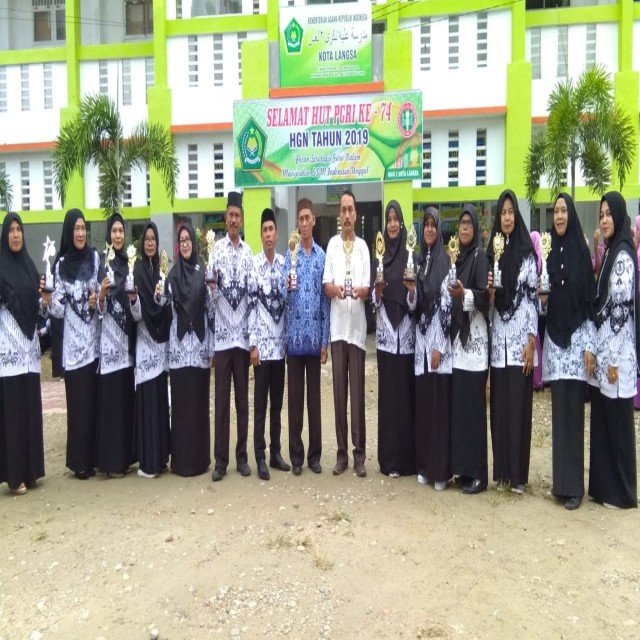 HUT PGRI KE 74, GURU MAN 2 LANGSA HUJAN PRESTASI