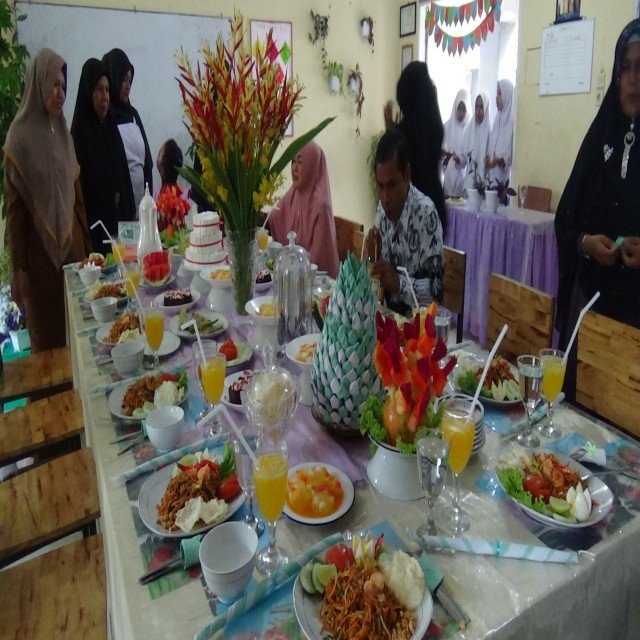 UNJUK GIGI DI HARI HUT PGRI