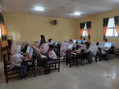 Pelajar MAN 2 Langsa Ikuti Ujian Semester Ganjil Via Google Form
